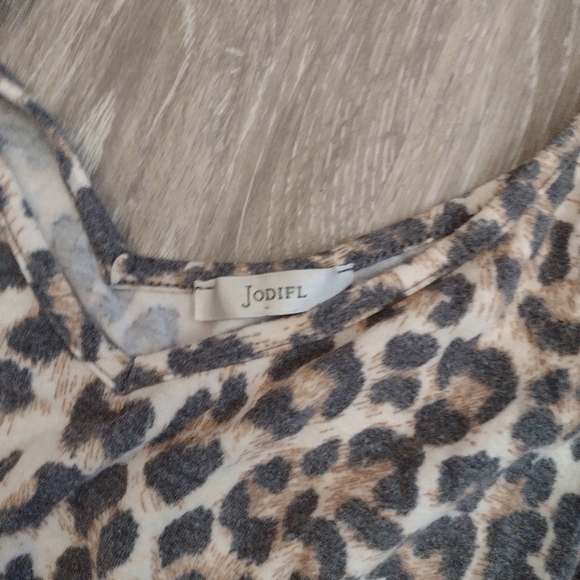 Jodifl Leopard Print Midi Dress - Picture 2 of 4
